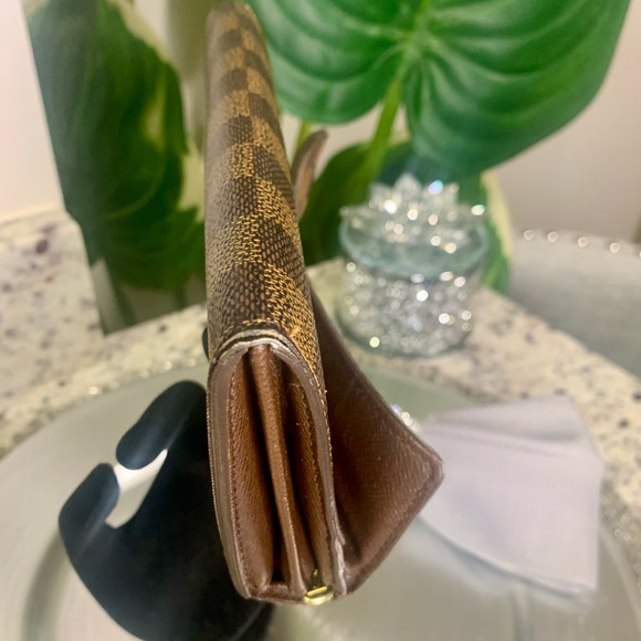 Louis Vuitton Sarah Wallet - Picture 10 of 13